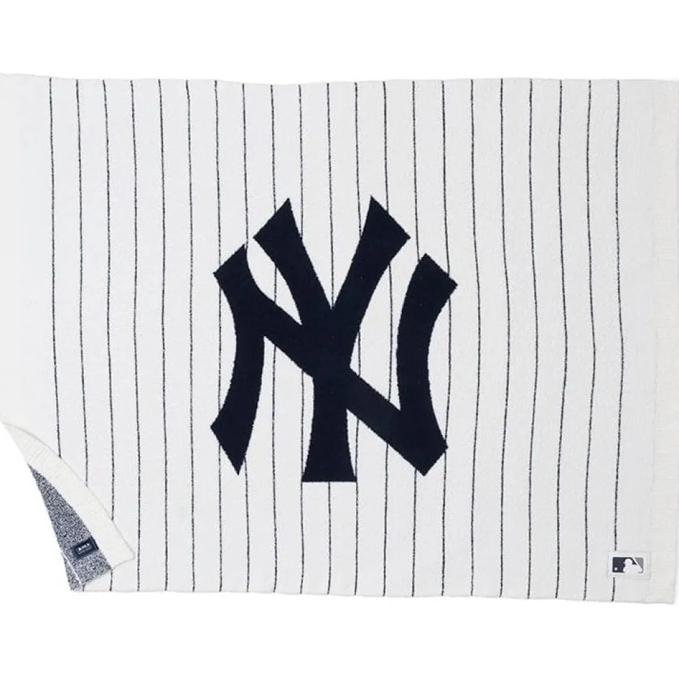 CozyChic New York Yankees Throw