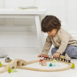 Figure 8 Wooden Train Set - 40 Pieces