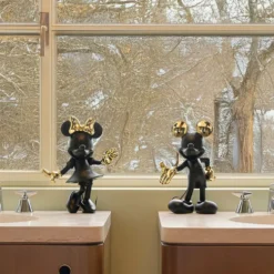 Minnie Mouse 12" Welcome Studio Figurine - Black & Gold